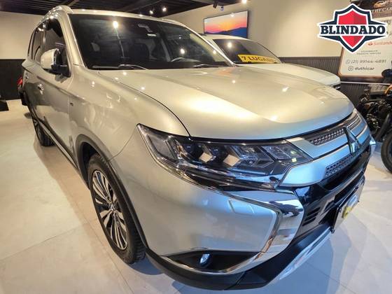 MITSUBISHI OUTLANDER 3.0 MIVEC V6 GASOLINA HPE-S AWD AUTOMÁTICO MITSUBISHI OUTLANDER 3.0 MIVEC V6 GASOLINA HPE-S AWD AUTOMÁTICO